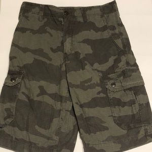 green cargo shorts unisex